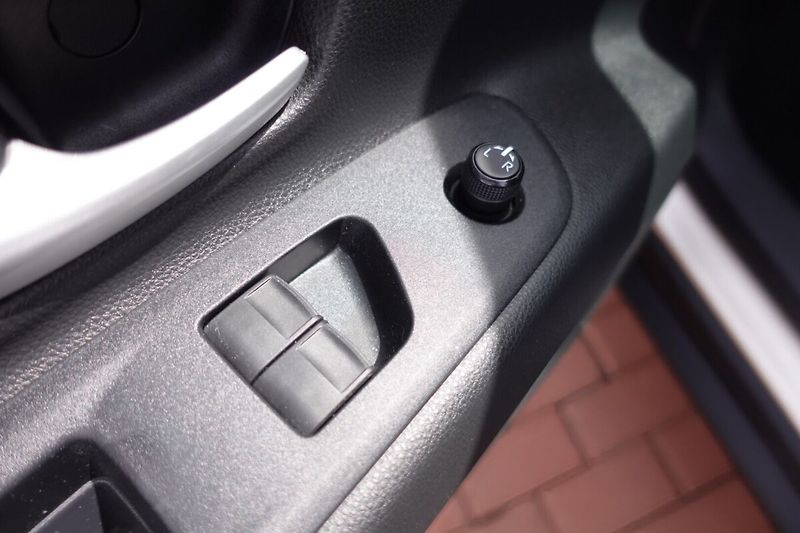 Toyota Aygo 1,0i 53kW M/T Style - fotka 10 z 26