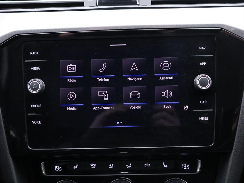Volkswagen Passat 2,0 TDI 110kW DSG 1.Maj. DPH - fotka 26 z 39