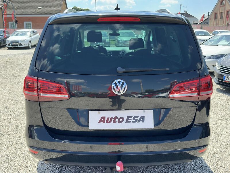 Volkswagen Sharan (2015) 2.0 TDi, DSG, bixen, kamera - fotka 5 z 22