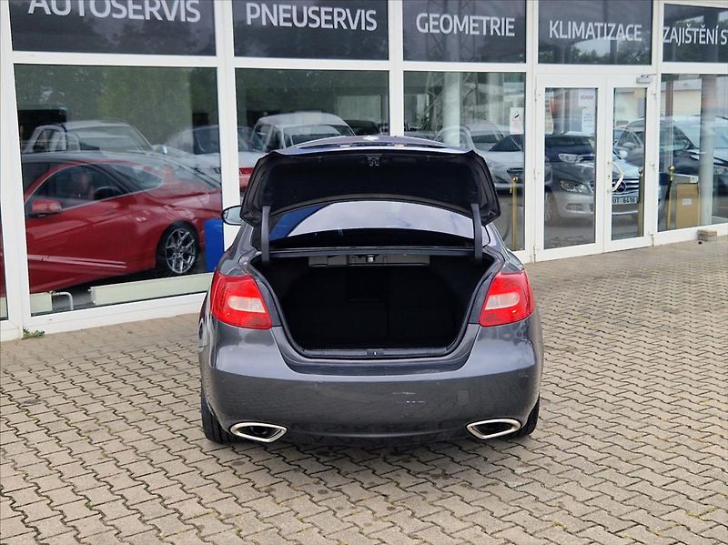 Suzuki Kizashi 2,4 i 4x4 XENON AC ŠÍBR VÝHŘEV - fotka 10 z 37