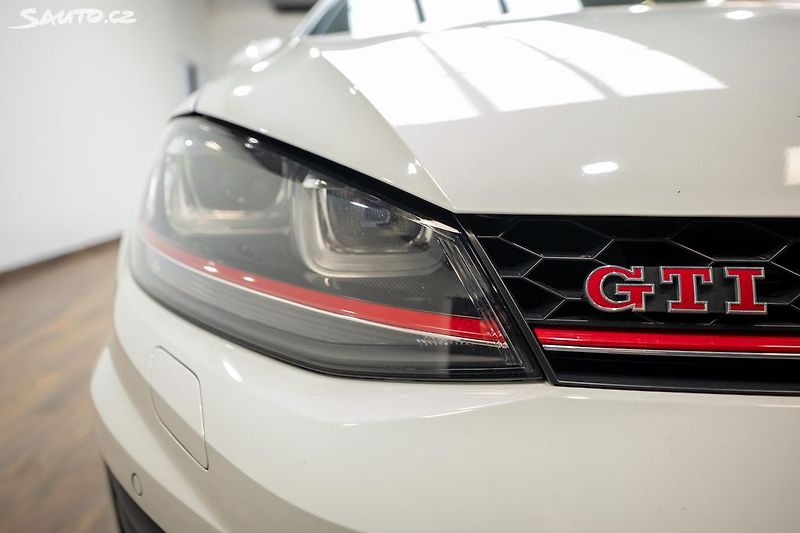 Volkswagen Golf GTI Performance 2.0 169 kW - fotka 25 z 31