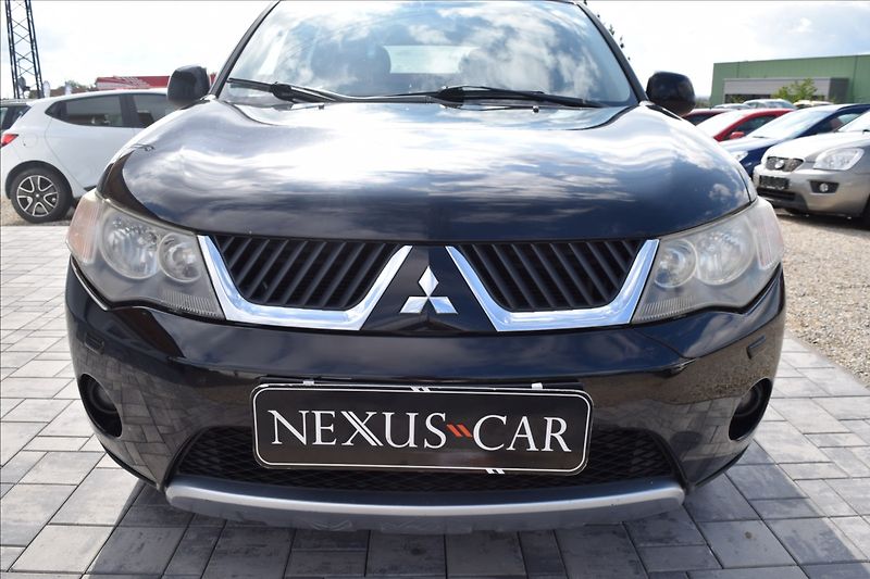 Mitsubishi Outlander 2,2 d 115KW TAŽNÉ 7MÍST 4X4 - fotka 2 z 51