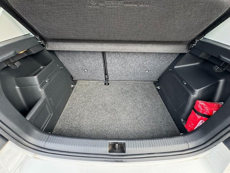 Škoda Fabia (2015) 1,2 TSI 66 KW 2 MAJ. STK - fotka 39 z 44