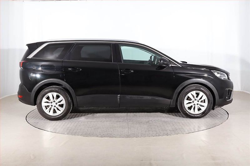 Peugeot 5008 (2018) 1.6 BlueHDi, Automat, 7 míst - fotka 6 z 27