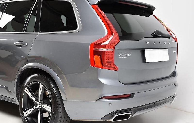 Volvo XC90 (2019) Volvo XC90 R-Design AWD | B&W  - fotka 5 z 31