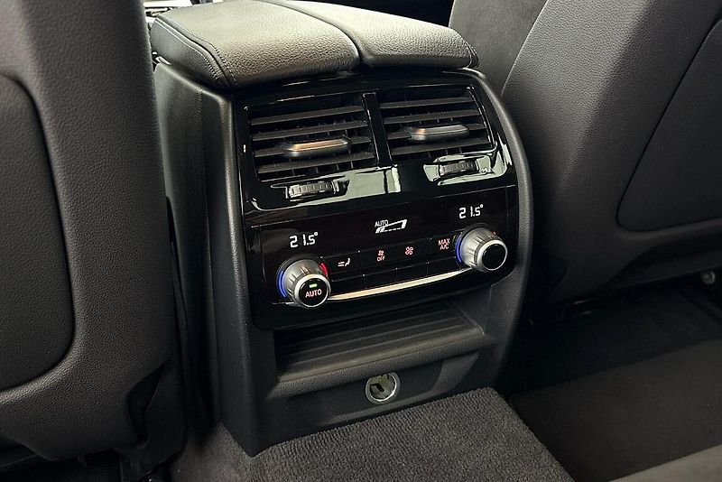 BMW Řada 5 530d xDrive - fotka 23 z 25