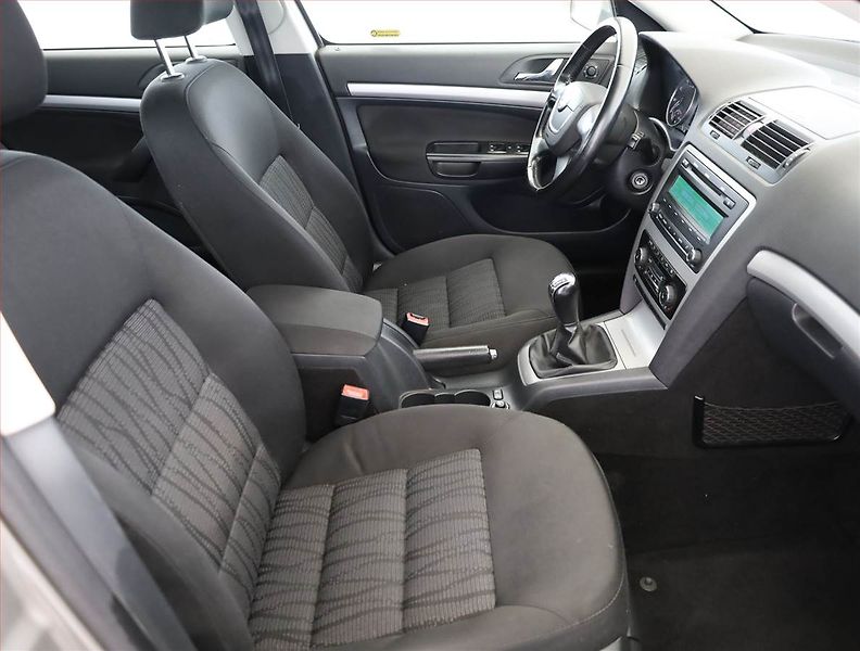 Škoda Octavia (2008) 1.8 TSI, Serv.kniha, Tempomat - fotka 7 z 18