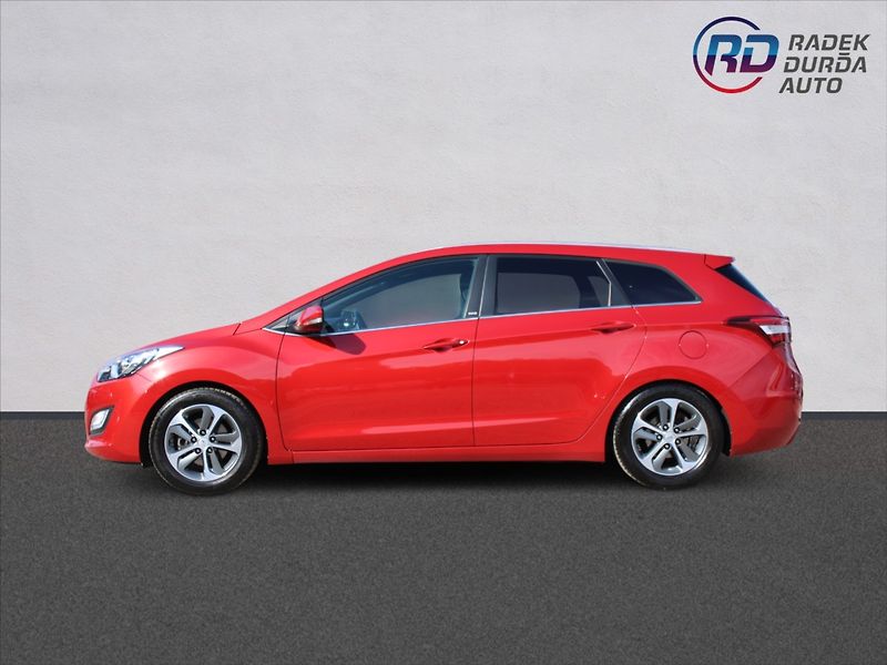 Hyundai i30 1,6 i  ČR,1.MAJ,WEEKEND DESIGN - fotka 8 z 31