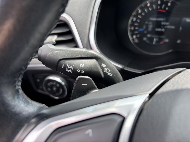 Ford S-MAX 2,0 EcoBlue 132kW Titanium 4X4 - fotka 26 z 39