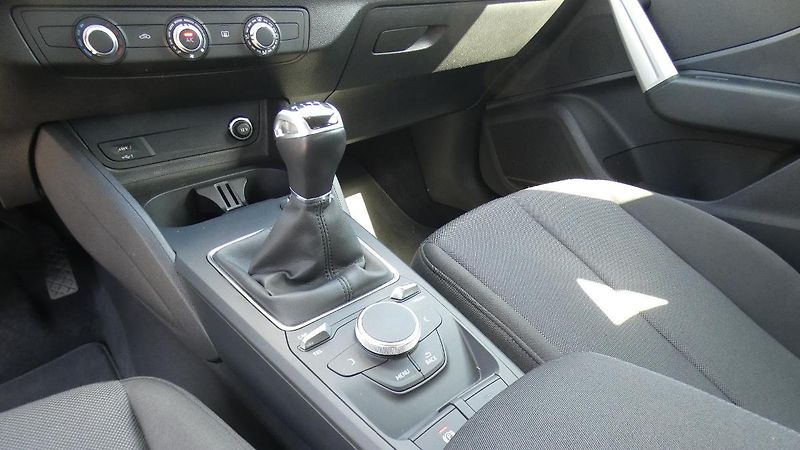 Audi Q2 1,0 TFSI Advanced - fotka 6 z 24