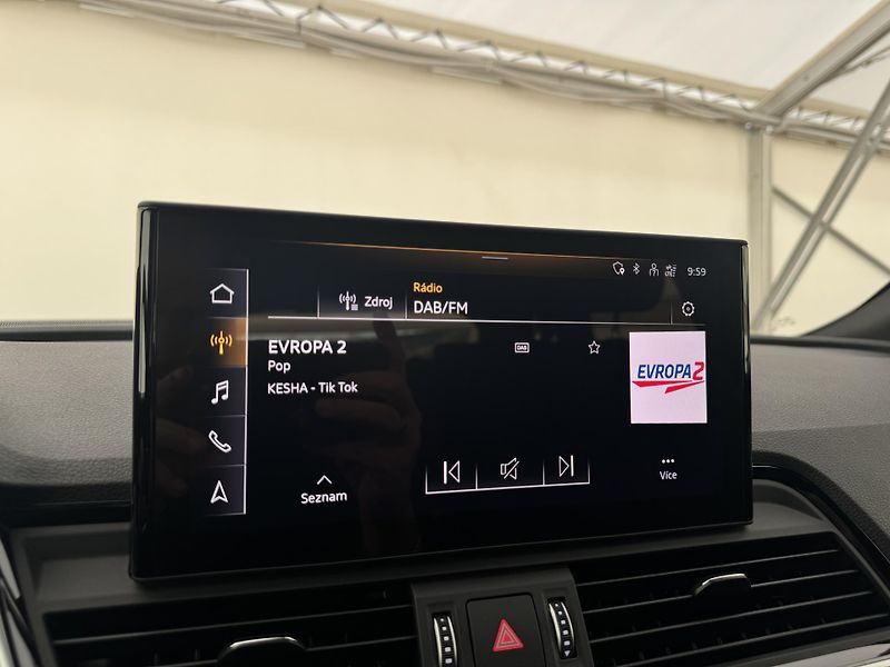 Audi Q5 SB*40tdi*ČR*DPH*S-Line*Vzduch* - fotka 31 z 42