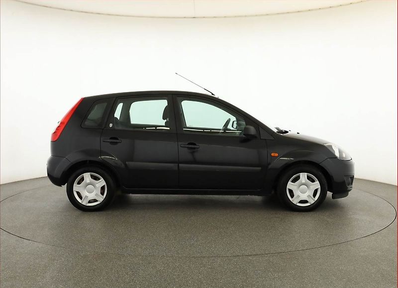 Ford Fiesta (2006) Ghia 1.25, dobrý stav - fotka 6 z 12