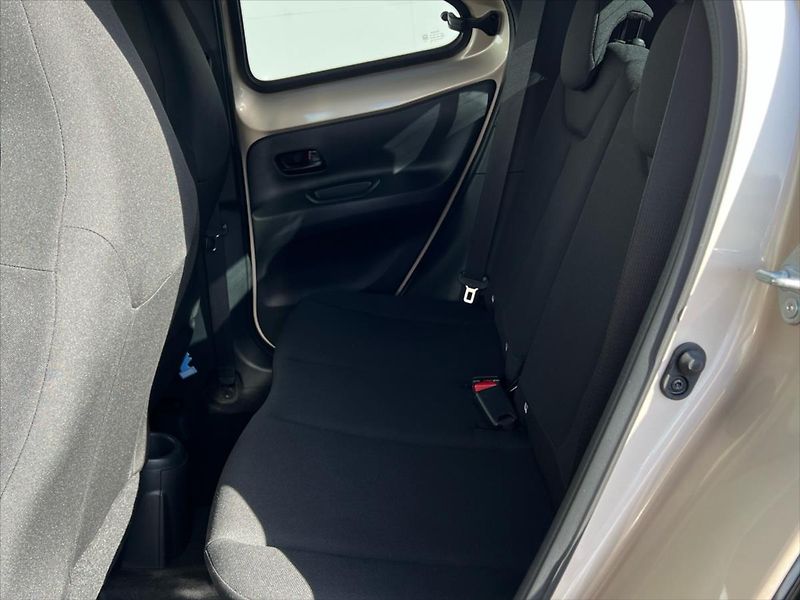 Toyota Aygo 1,0 VVT-i 53kW STYLE TECH VISI - fotka 13 z 22