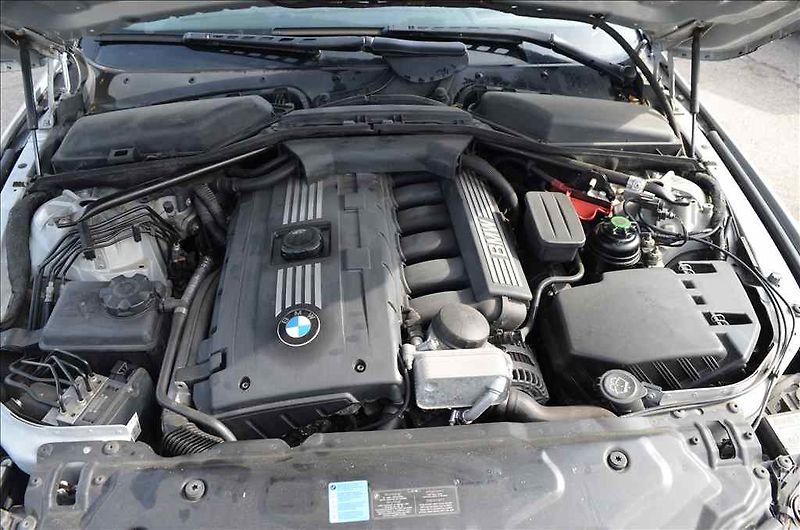 BMW Řada 5 (2008) 560 TOURING - fotka 7 z 33