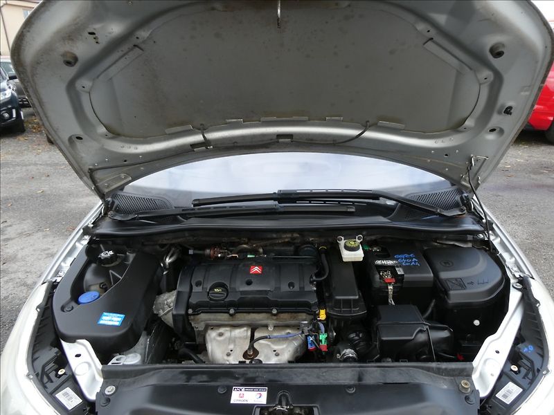 Citroën C4 1,6 i 80kW 2x kola, serviska - fotka 24 z 33