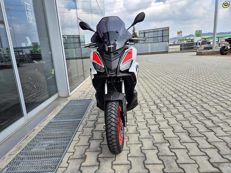 Aprilia SR GT 125 (2026) SPORT - AKČNÍ CENA - fotka 9 z 62