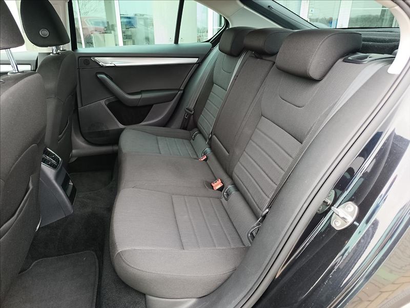 Škoda Octavia 2,0 TDi Style - fotka 10 z 18