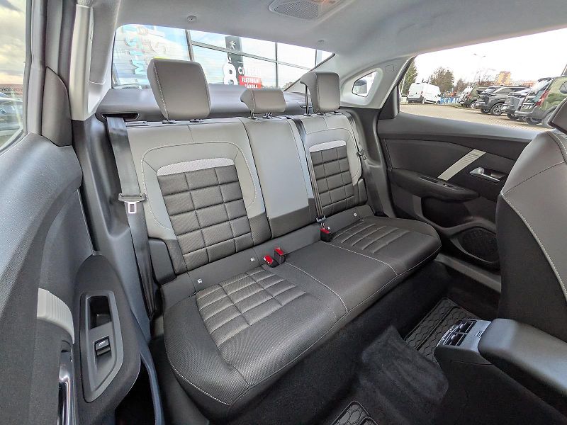 Citroën C4 X (2026) PLUS Hybrid 145 Automatic  - fotka 10 z 10