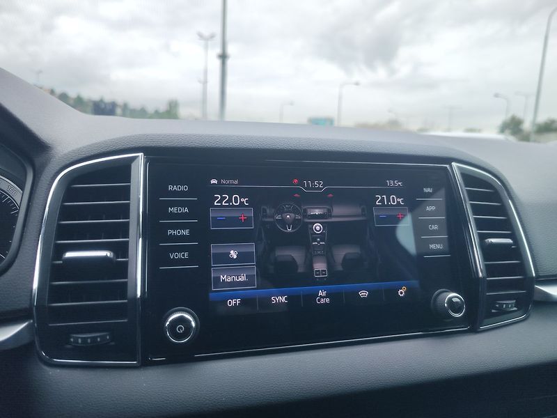 Škoda Karoq 2.0 TDI/140kW Style DSG 4x4 - fotka 25 z 36