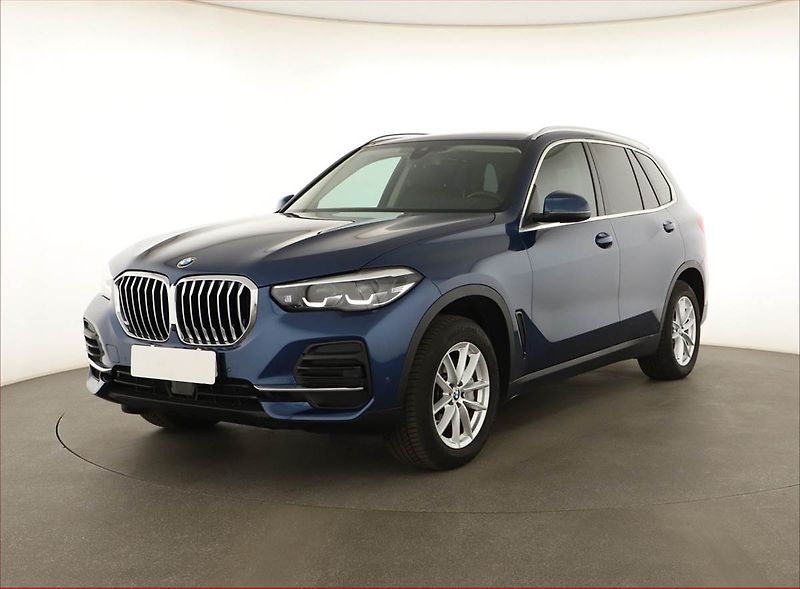 BMW X5 (2022) xDrive40i - fotka 2 z 21