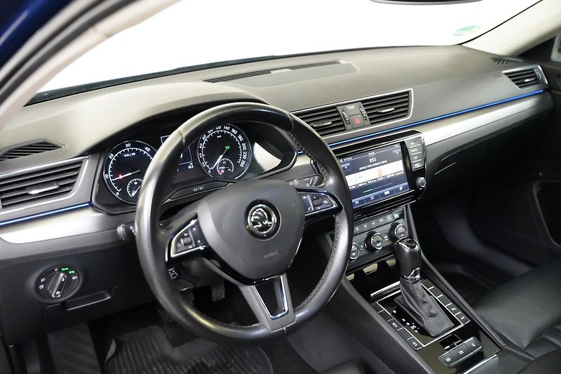 Škoda Superb - fotka 16 z 30