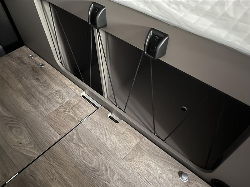LMC Innovan 592 TDCi  2,0 - fotka 14 z 16