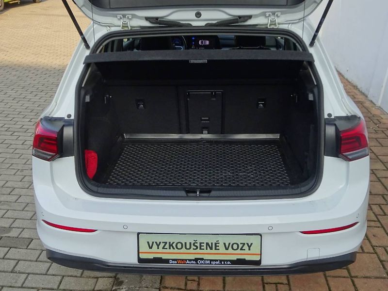 Volkswagen Golf (2023) 1,5TSi/ 96kW Life - fotka 9 z 29