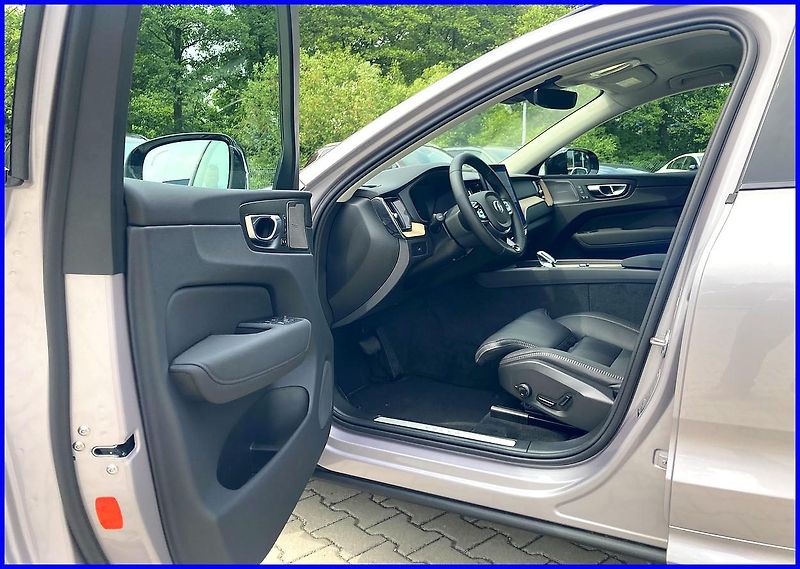 Volvo XC60 (2026) B5AWD PLUS DARK+4SERVIS/ZÁRUKA - fotka 10 z 24