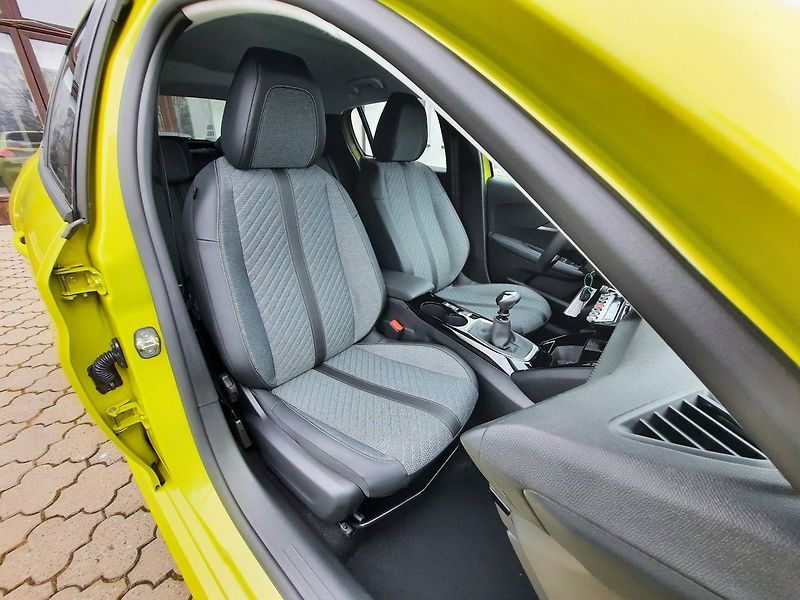 Peugeot 208 (2026) STYLE 1,2 TURBO 100k M6 - fotka 16 z 25