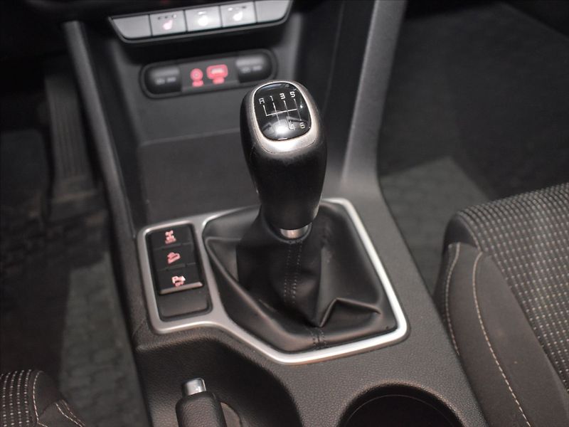 Kia Sportage 2,0 CRDI Kamera,výhřevy - fotka 13 z 22