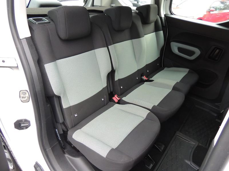 Citroën Berlingo (2019) 1.2Puretech,Live,81kw,ČR,1.maj - fotka 38 z 55