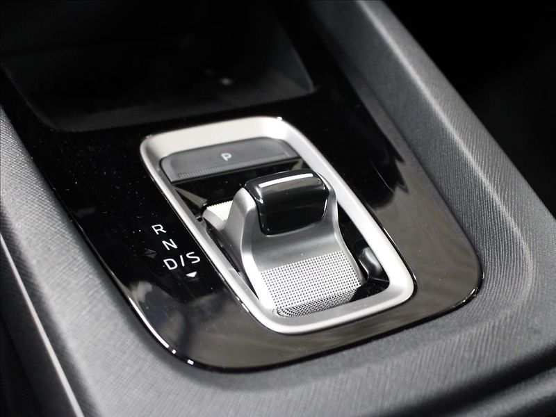Škoda Octavia 2,0 TSI 195KW RS DCC, 1. maj. - fotka 28 z 39