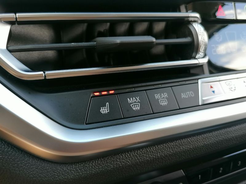 BMW Řada 3 (2022) REZERVACE! 320e PHEV - fotka 26 z 42