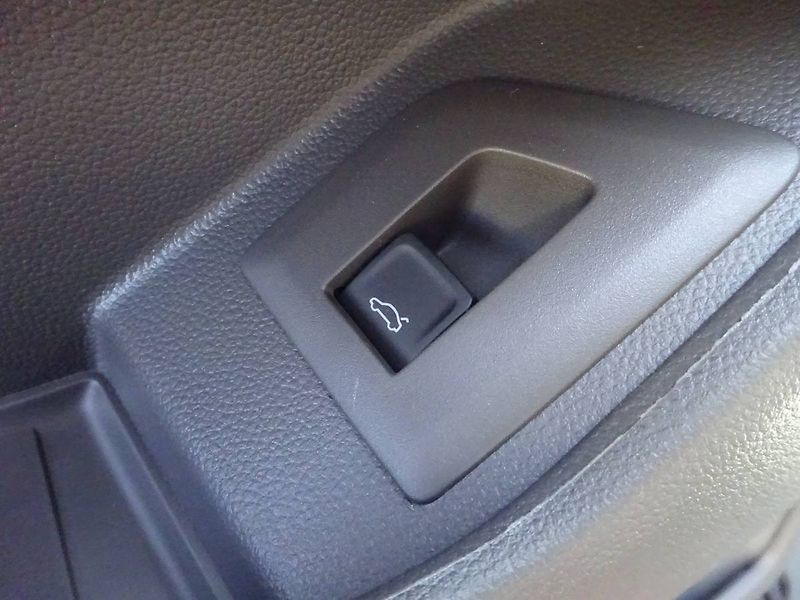Volkswagen Multivan (2026) Life 2,0 TDI - fotka 21 z 28