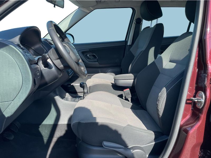 Škoda Fabia 1.2 TSi ELEGANCE PLUS - fotka 11 z 24