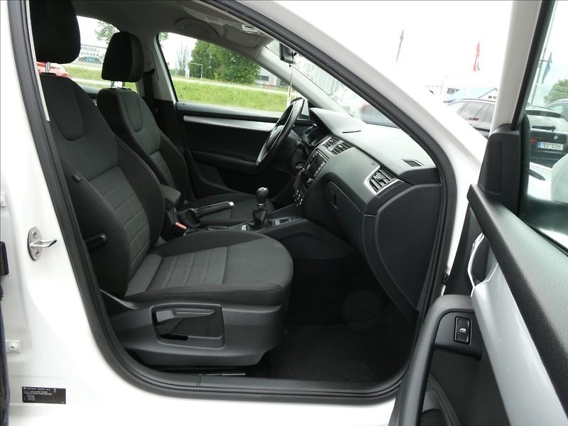 Škoda Octavia 1,6 TDi 81kW STYLE, DPH, ČR - fotka 23 z 38