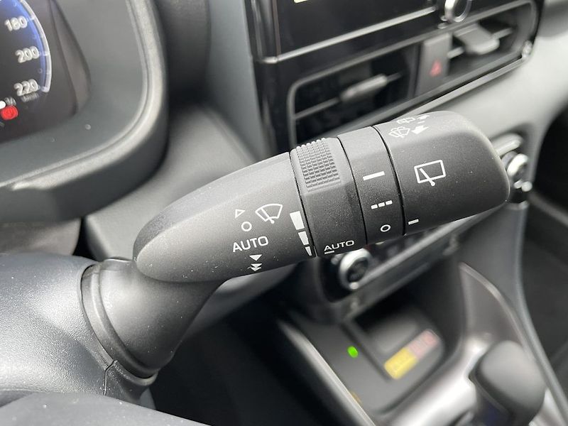 Toyota Yaris 1.5Hybrid GR Sport ODBĚR IHNED - fotka 23 z 30