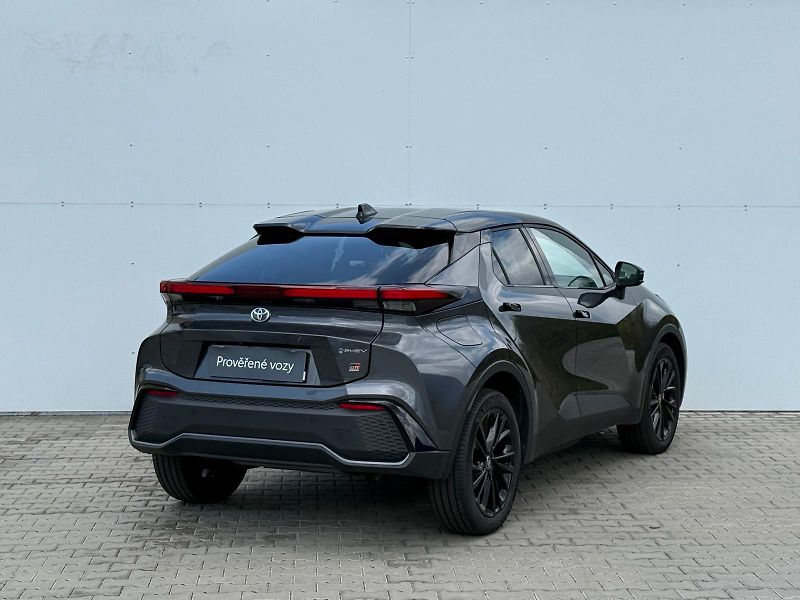 Toyota C-HR 2,0 PHEV E-CVT GR Sport - fotka 2 z 30