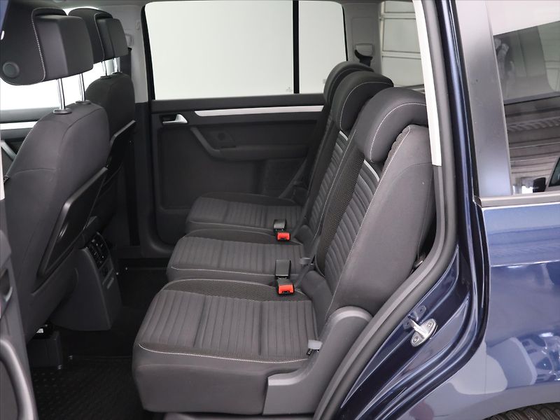 Volkswagen Touran 1,6 TDI Cup Panorama Serv.knih - fotka 13 z 24