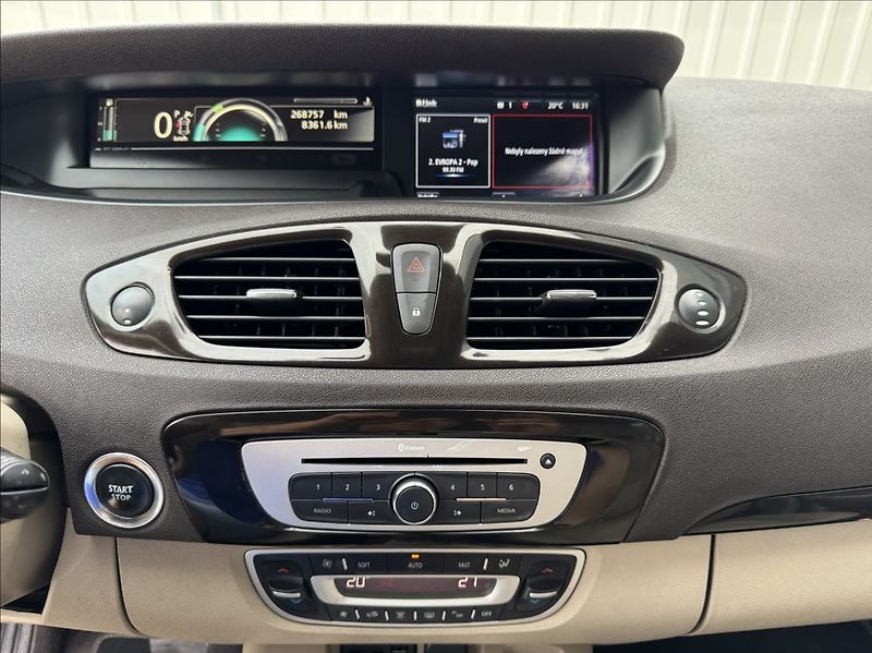 Renault Grand Scénic 1,5 dCi 7míst Navi Bose tažné - fotka 33 z 50