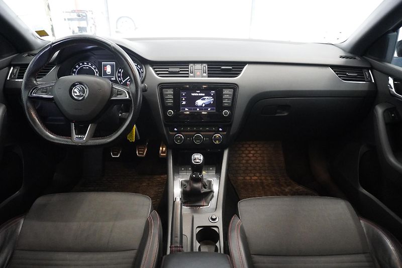 Škoda Octavia RS 2.0 TDi 135 kW MANUÁL - fotka 16 z 26