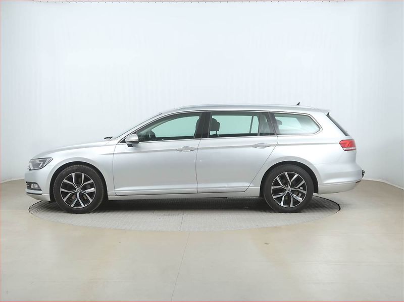 Volkswagen Passat (2014) 2.0 TDI, Navi, Tempomat - fotka 3 z 16