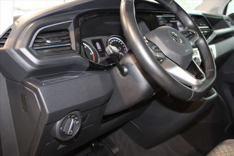 Volkswagen Multivan TDi Trendline DSG Tažné/Fullse - fotka 9 z 28