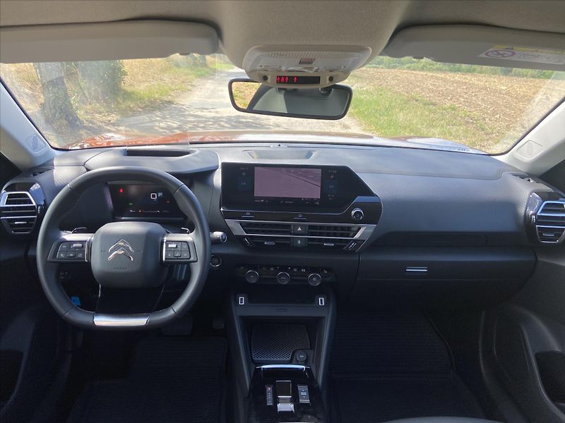 Citroën C4 1,2 PT 96kW Shine Aut Kůže HUD - fotka 25 z 34