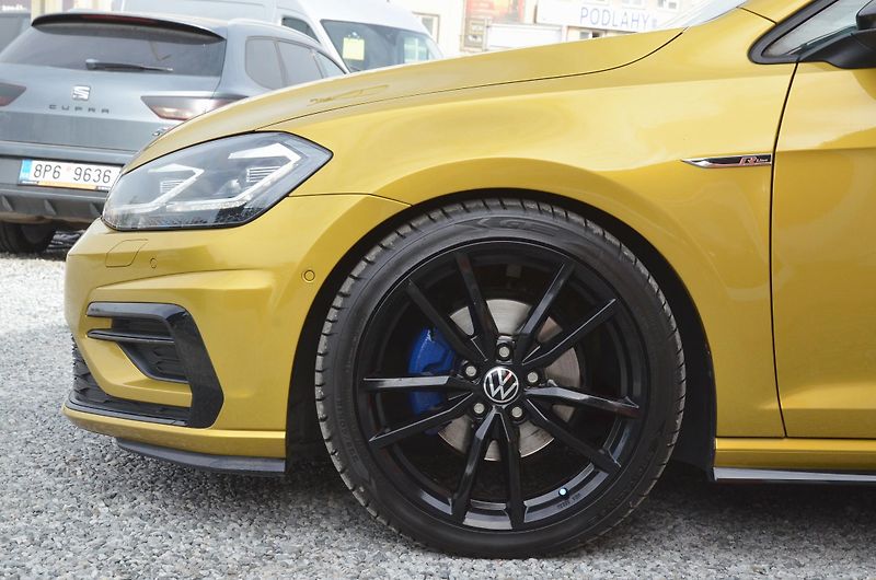 Volkswagen Golf (2017) 1.6 TDi 85kW DSG R-LINE HighL. - fotka 7 z 44