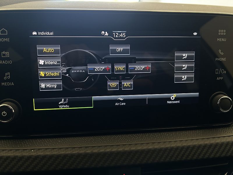 Škoda Scala 1.5 TSI Monte Carlo - fotka 10 z 24