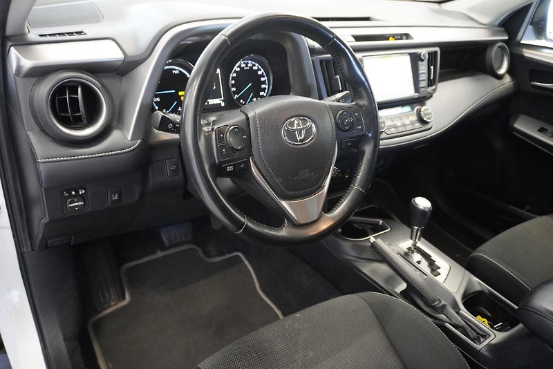 Toyota RAV4 2,5 HYBRID 4X2 AUT. - fotka 9 z 24