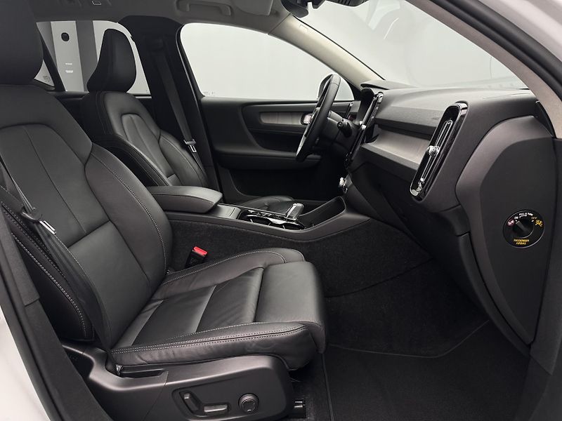 Volvo XC40 B4 AWD ULTIMATE CZ - fotka 26 z 49