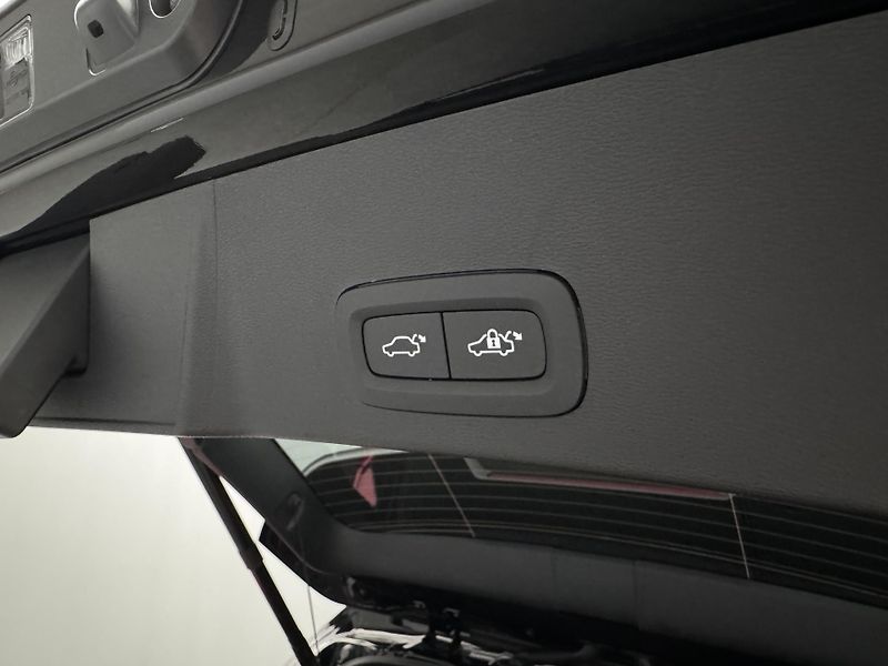Volvo XC40 B4 DARK ULTRA REZERVACE - fotka 25 z 48