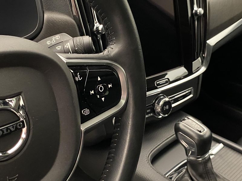 Volvo V90 CC T5 AWD MOMENTUM REZERVACE - fotka 20 z 46